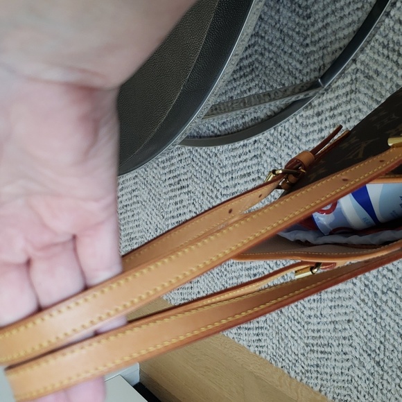 LOUIS VUITTON PETIT BUCKET -  LIKE NEW - Picture 3 of 14